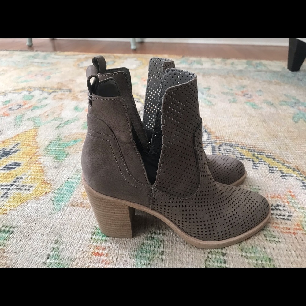 Dolce vita Shay Perforated Booties—never been worn